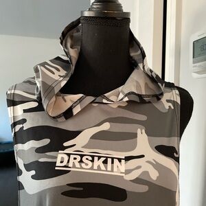 DRSKIN Sleeveless Men’s Pullover Hoodie Size L Gray Camo Pattern Kangaroo Pocket